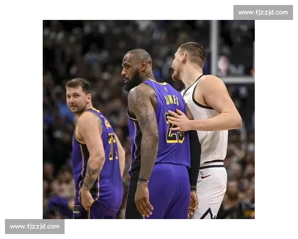 湖人大战勇士，西部强队争锋对决，谁将笑到最后引领季后赛新篇章